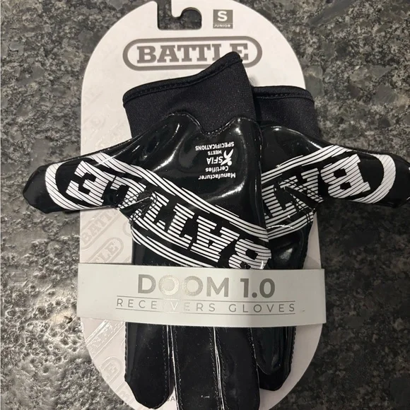 Kids Black Gloves - Picture 2 of 3